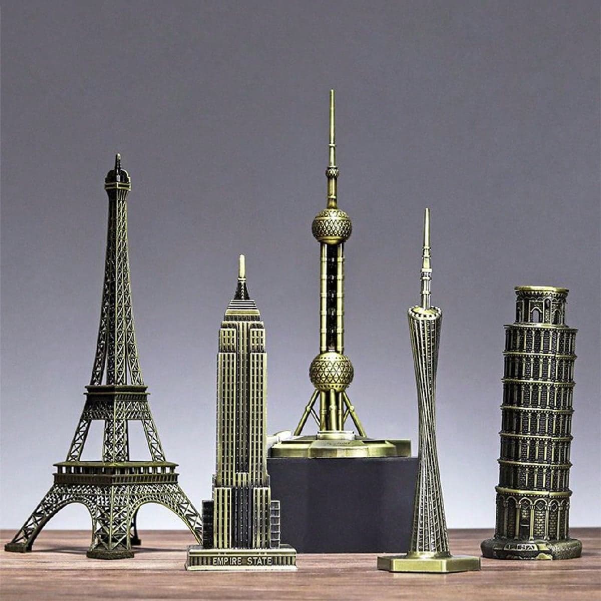 Figurines décoratives de monuments architecturaux mondialement célèbres : statue de la liberté, tour Eiffel dans la ville de Paris, tour Canton Ã